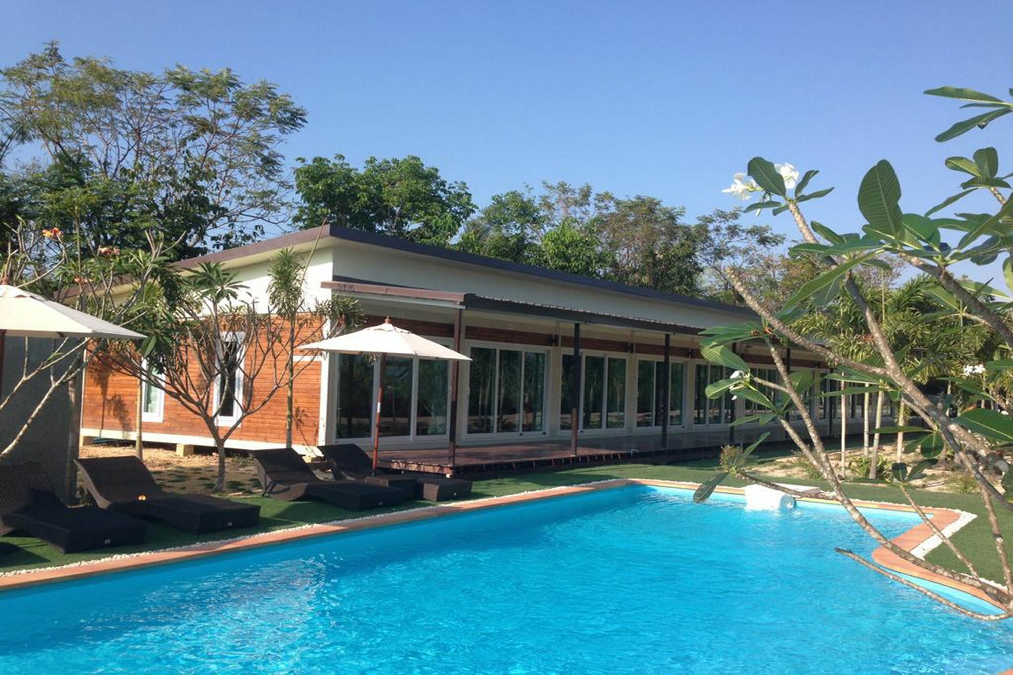 Check In And Chill Out Hotel Ban Laem Sok Exterior photo